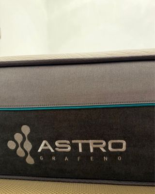 Conjunto canapé abatible madera y colchón.