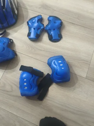 Casco y protecciones para patinar para niños