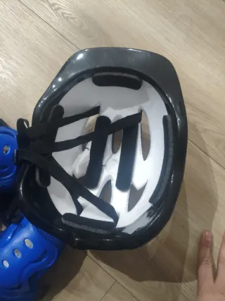 Casco y protecciones para patinar para niños