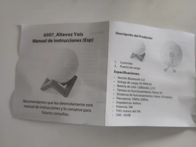 Altavoz con diseño de luna y luz LED.