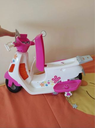 Moto Nancy + Casco, llaves y móvil