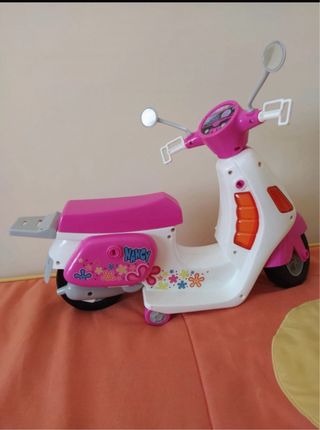 Moto Nancy + Casco, llaves y móvil