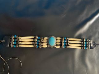 Gargantilla étnica turquesa hueso y cuero.