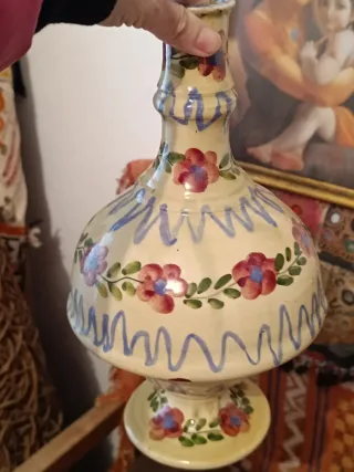 Botijo de cerámica pintado a mano