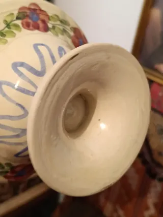 Botijo de cerámica pintado a mano