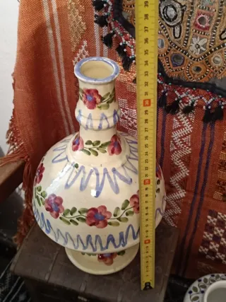 Botijo de cerámica pintado a mano