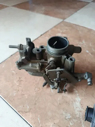 Volante, fuelle y carburador Renault 4 y mueble de