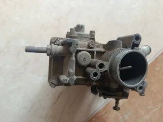 Volante, fuelle y carburador Renault 4 y mueble de