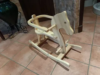 Caballo balancín de madera para niños