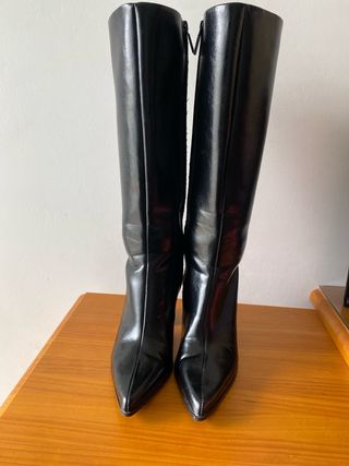 Botas altas negras de tacón Bershka