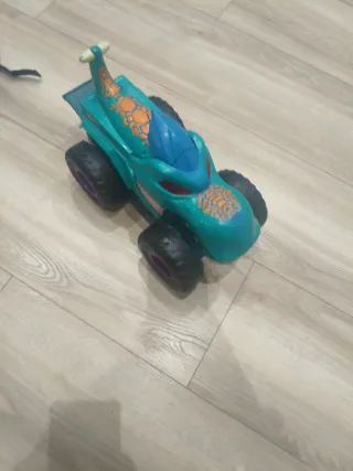 Hot Wheels Mega Rex Camión Dinosaurio