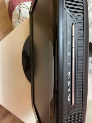 Televisor Supratech con DVD Negro