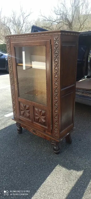 Armario viitrina madera maciza y cristal