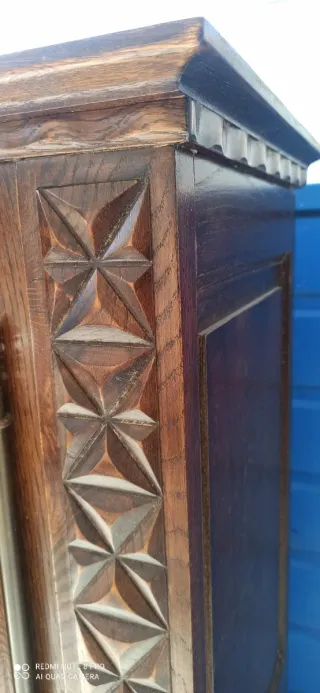 Armario viitrina madera maciza y cristal