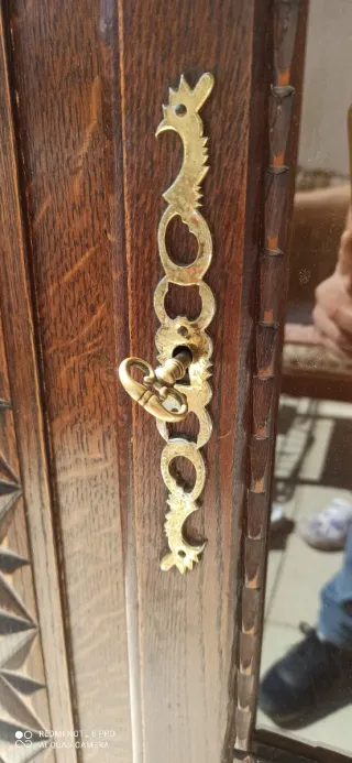 Armario viitrina madera maciza y cristal