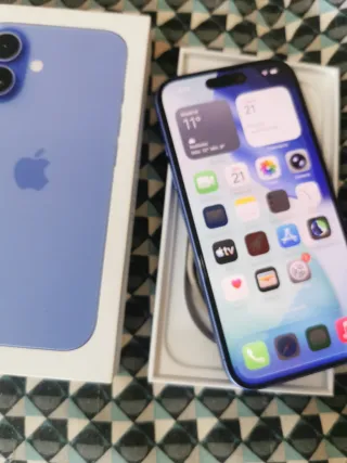 iPhone 16 Azul