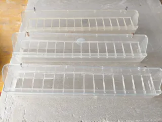 Lote de material para la cría de canarios.