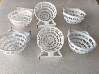 Lote de material para la cría de canarios.