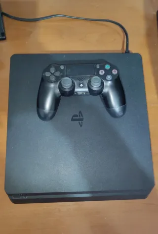PS4 (PlayStation 4)