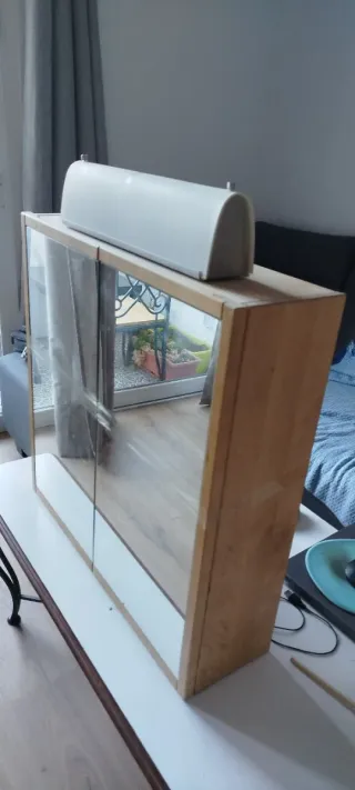 Mueble de baño con espejo. Ikea