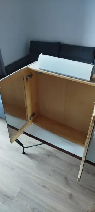 Mueble de baño con espejo. Ikea