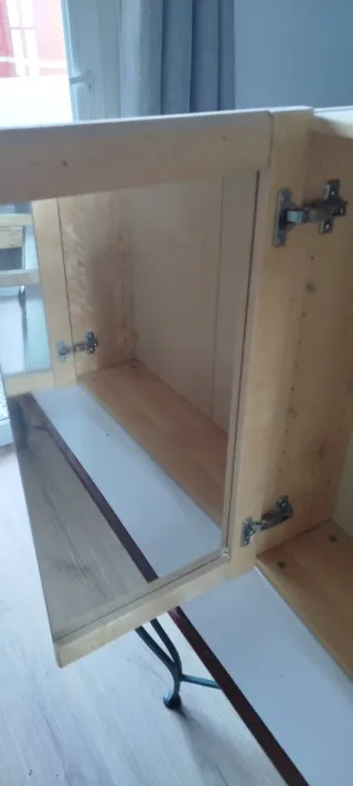 Mueble de baño con espejo. Ikea