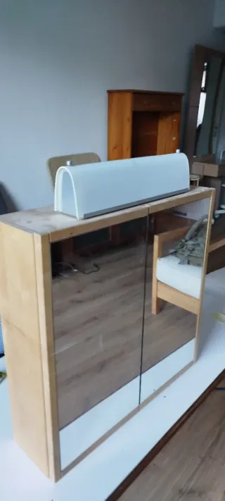 Mueble de baño con espejo. Ikea