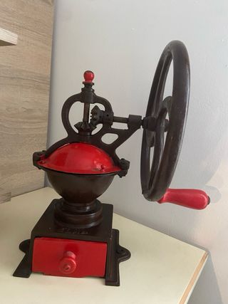 Molino de café antiguo Elma