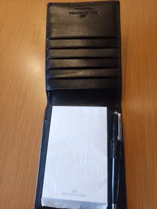 Portacartellini + blocco note e penna di Balenciaga