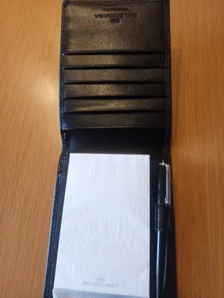 Portacartellini + blocco note e penna di Balenciaga