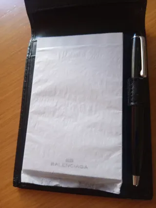 Portacartellini + blocco note e penna di Balenciaga