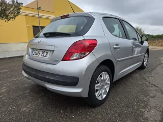Peugeot 207 2012
