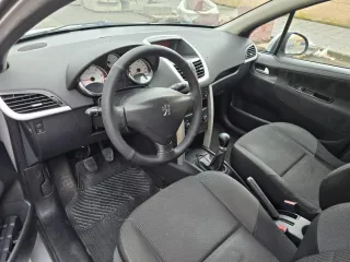 Peugeot 207 2012