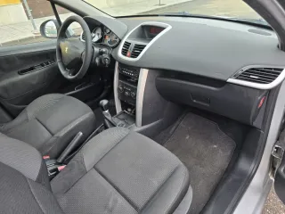 Peugeot 207 2012