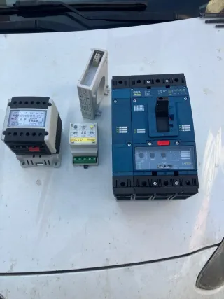 Lote 3 Interruptores Automáticos 250A