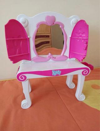 Tocador y Silla Muñeca Nancy mas complementos