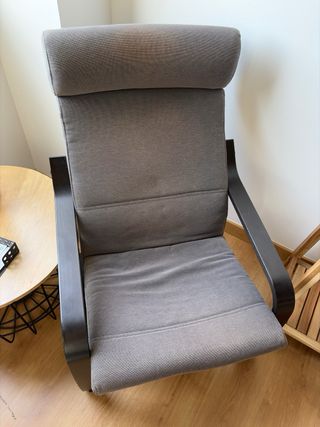 Sillón POÄNG Ikea marrón oscuro.