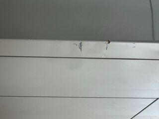 Mueble de salón beige y blanco