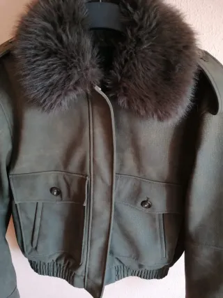 Cazadora con cuello de pelo