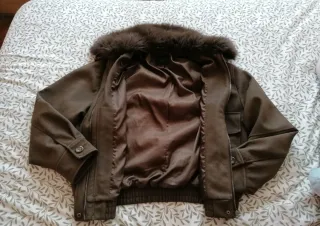 Cazadora con cuello de pelo