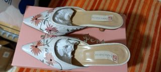 Mules de Piel Bordados Vintage