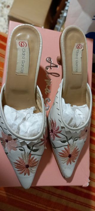 Mules de Piel Bordados Vintage