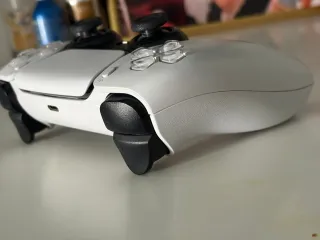 Mando PS5 DualSense Blanco y Negro