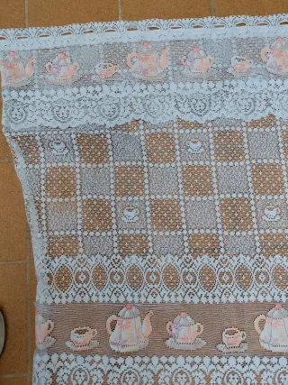 Cortina de ganchillo con volantes y teteras120x140