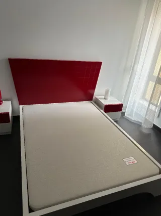 Dormitorio rojo y blanco 1,35