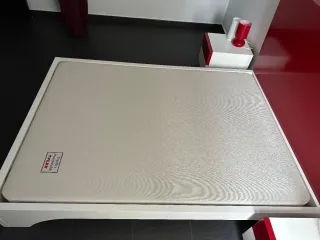 Dormitorio rojo y blanco 1,35