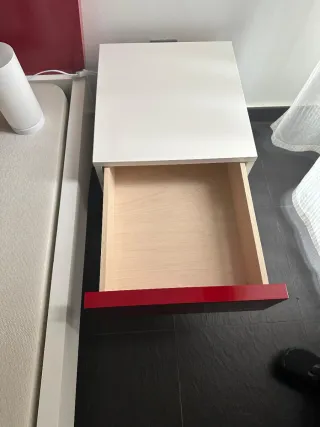 Dormitorio rojo y blanco 1,35