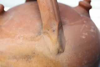 02. Botijo de bola, barro cocido.