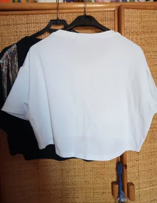 Due magliette con strass taglia M