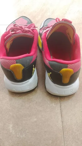 Zapatillas Nike Jordan Negras y Rojas